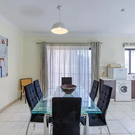 Апартаменты Beautiful 3 Bed Rm Close To Sea And Of Слима