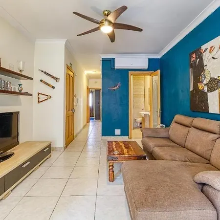 Апартаменты Beautiful 3 Bed Rm Close To Sea And Of *