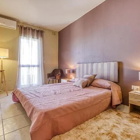 Beautiful 3 Bed Rm Close To Sea And Of Апартаменты *