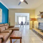 Beautiful 3 Bed Rm Close To Sea And Of Appartement