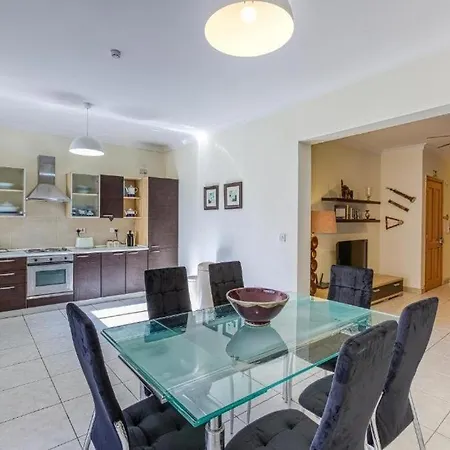 公寓 Beautiful 3 Bed Rm Close To Sea And Of