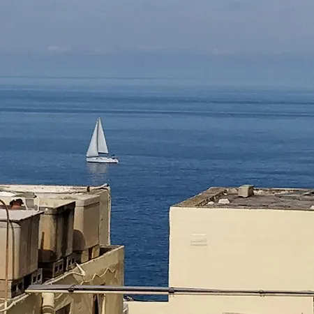 Beautiful 3 Bed Rm Close To Sea And Of Appartement