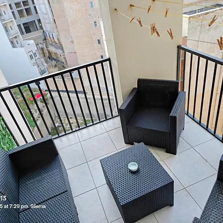 Beautiful 3 Bed Rm Close To Sea And Of Sliema