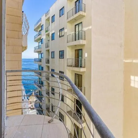 Beautiful 3 Bed Rm Close To Sea And Of