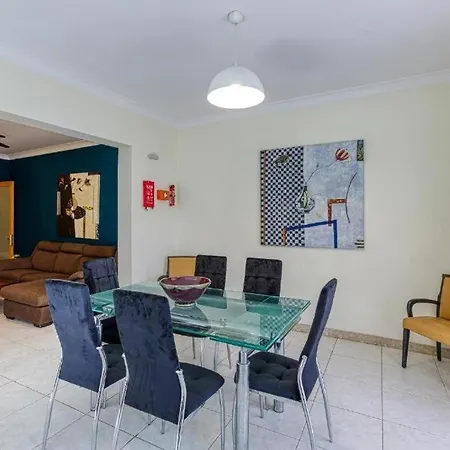 Beautiful 3 Bed Rm Close To Sea And Of 아파트 슬리에마