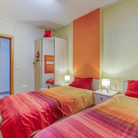 Beautiful 3 Bed Rm Close To Sea And Of 아파트 슬리에마